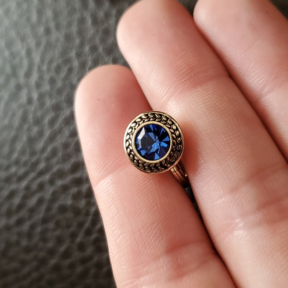 VTG clip on earrings - Picture 5 of 6